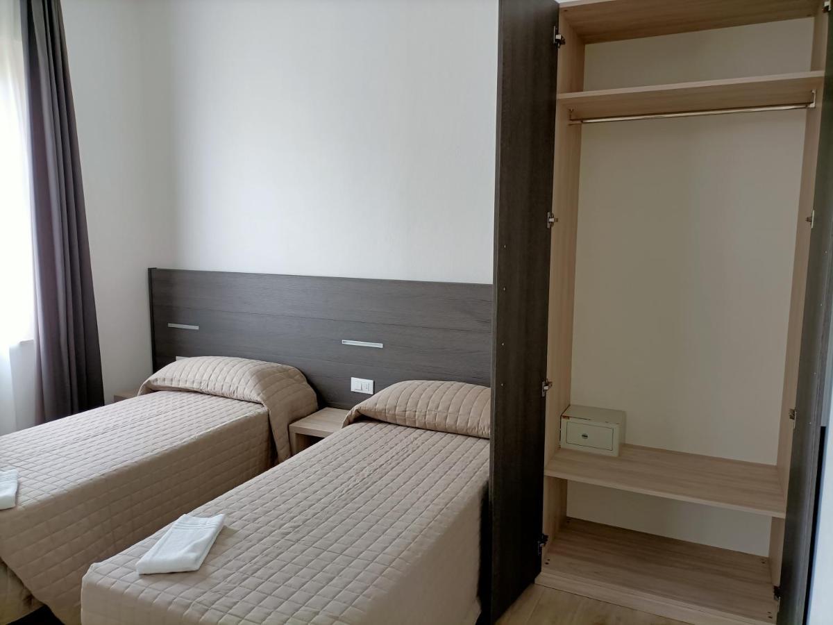 Hotel Bed&Book Rimini Exterior foto