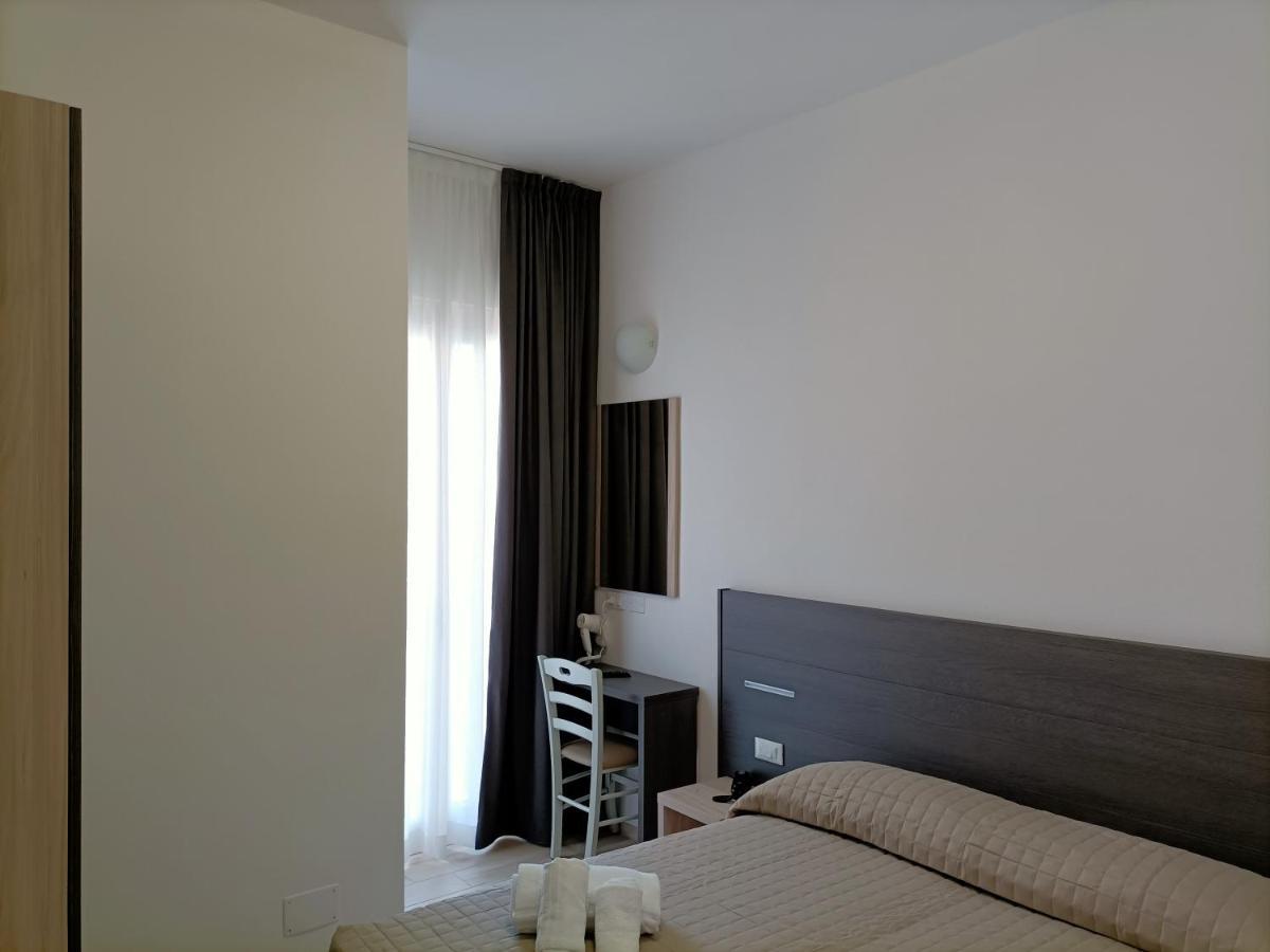 Hotel Bed&Book Rimini Exterior foto