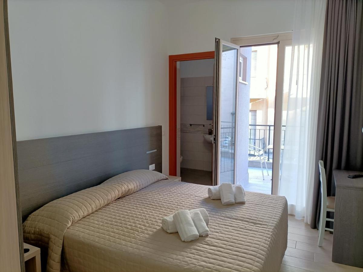 Hotel Bed&Book Rimini Exterior foto