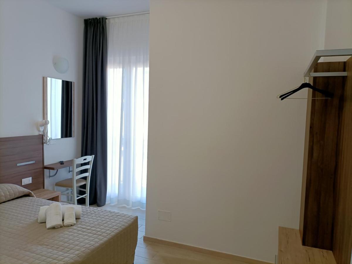 Hotel Bed&Book Rimini Exterior foto