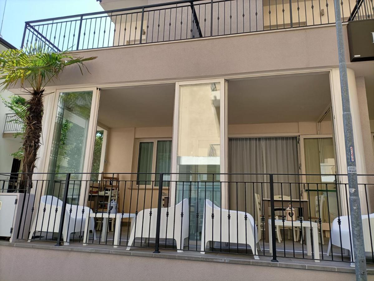 Hotel Bed&Book Rimini Exterior foto